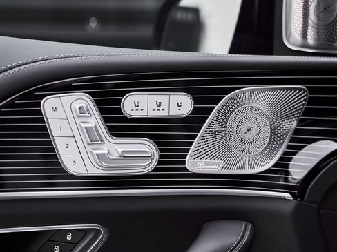 Used 2024 Mercedes-Benz Maybach GLS 600 4MATIC image 35