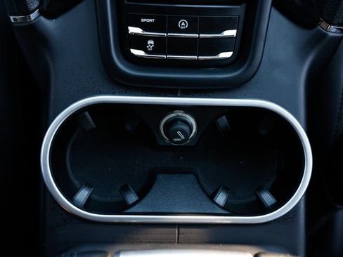 Used 2018 Porsche Cayenne Platinum Edition image 44