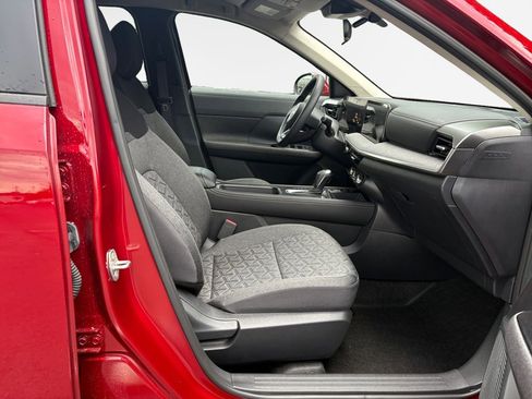 Used 2025 Nissan Kicks SV AWD/4WD image 26