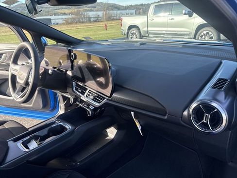 New 2026 Chevrolet Equinox EV LT image 30