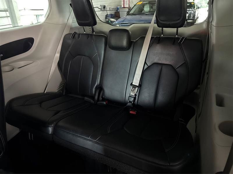 Used 2023 Chrysler Pacifica Touring-L w/ Uconnect Theater Family Group FWD image 39