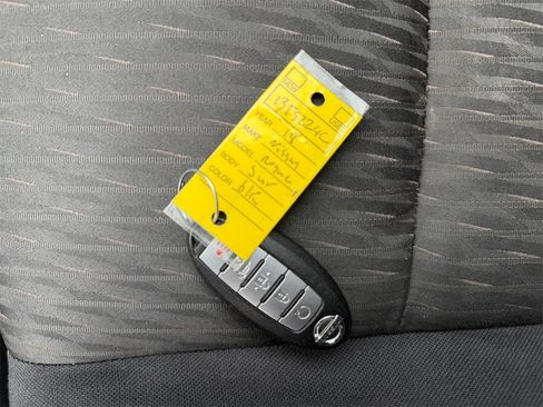 Used 2018 Nissan Rogue SV w/ Premium Package image 32