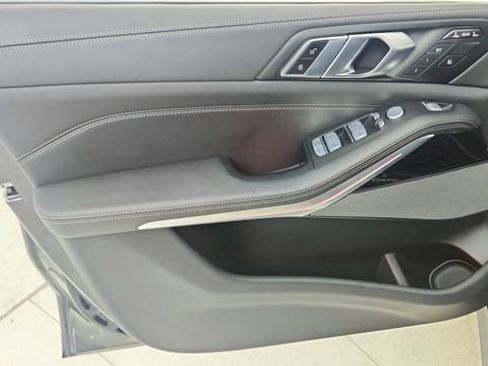 Used 2024 BMW X7 xDrive40i w/ M Sport Package image 40