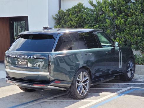 Used 2025 Land Rover Range Rover Autobiography AWD/4WD image 3