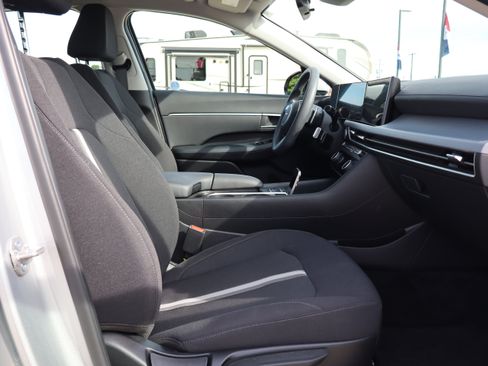 Used 2025 Hyundai Sonata SEL FWD image 12