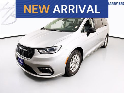 Used 2024 Chrysler Pacifica Touring-L FWD image 1