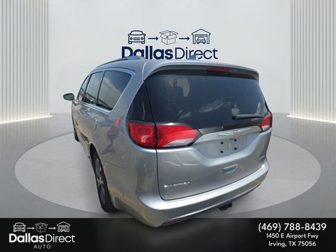 Used 2017 Chrysler Pacifica Limited FWD image 8