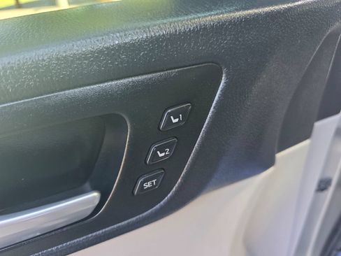 Used 2018 Toyota Highlander Limited w/ Carpet Mat Package (TMS) FWD image 22