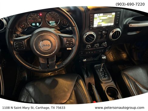 Used 2016 Jeep Wrangler Unlimited Sahara w/ Connectivity Group AWD/4WD image 17