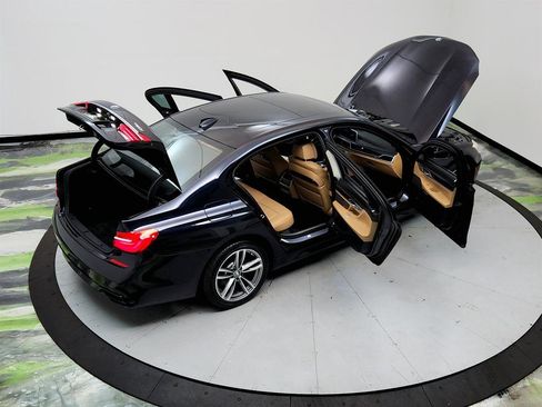 Used 2016 BMW 750i image 40