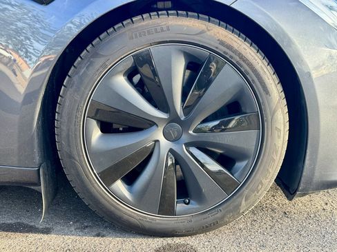 Used 2021 Tesla Model S Plaid image 9