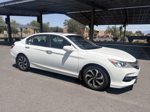 Used 2017 Honda Accord EX image 10