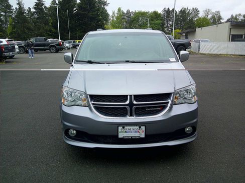 Used 2017 Dodge Grand Caravan SXT FWD image 8