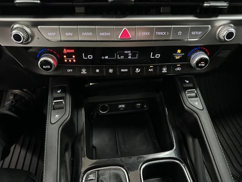 Used 2024 Kia Telluride EX w/ EX Captain's Chair Package FWD image 23