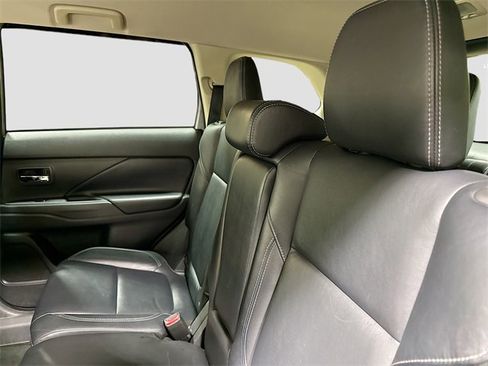 Used 2020 Mitsubishi Outlander SE image 25