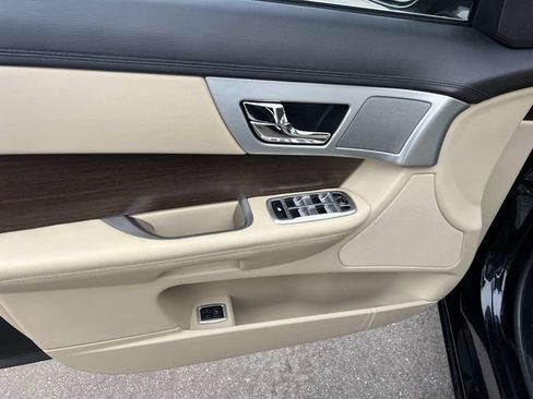 Used 2013 Jaguar XF image 14