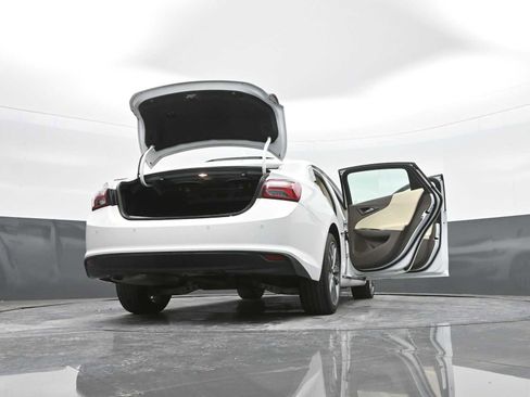 Used 2024 Chevrolet Malibu LT image 50