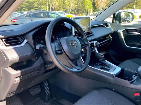 Used 2025 Toyota RAV4 XLE w/ Convenience Package image 18