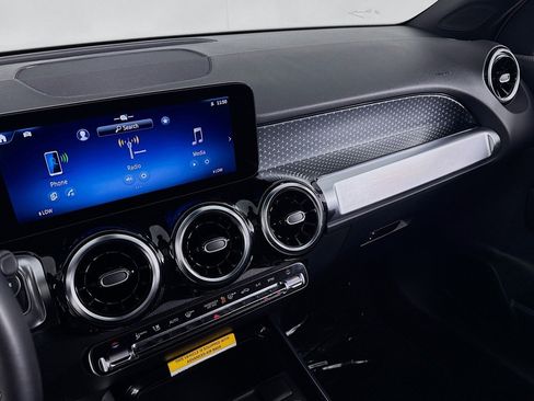 Certified 2026 Mercedes-Benz GLB 250 image 21