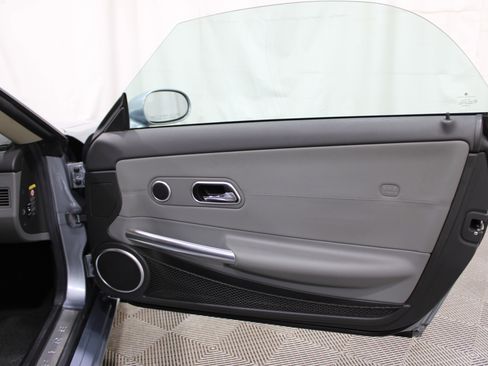 Used 2005 Chrysler Crossfire Limited image 18