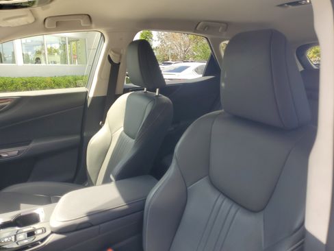 Used 2025 Lexus NX 250 FWD w/ Towing Package (2000 Lbs) image 17