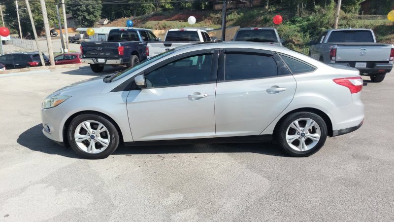 Used 2014 Ford Focus SE FWD image 2