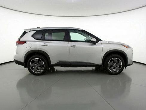 Used 2025 Nissan Rogue SV FWD image 11