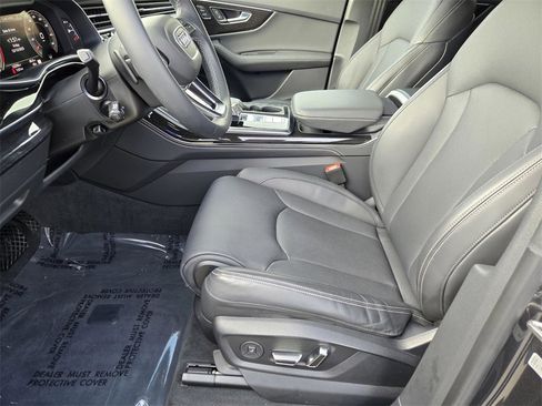 Certified 2024 Audi Q8 Prestige image 25