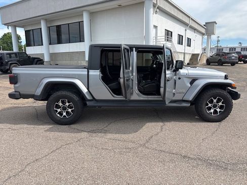 Used 2020 Jeep Gladiator Overland AWD/4WD image 8