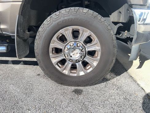 Used 2017 Ford F250 XLT w/ XLT Premium Package image 3