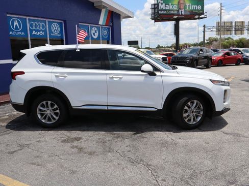 Used 2019 Hyundai Santa Fe SEL FWD image 2