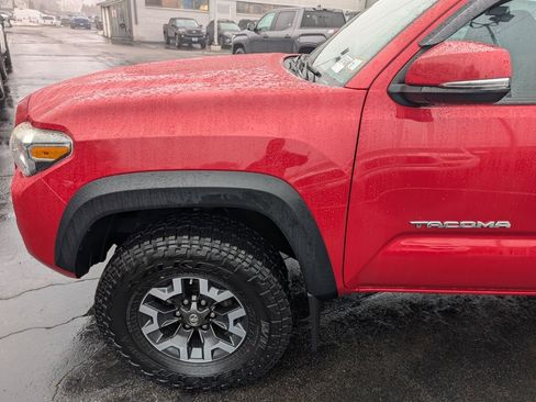 Certified 2019 Toyota Tacoma TRD Off-Road image 2