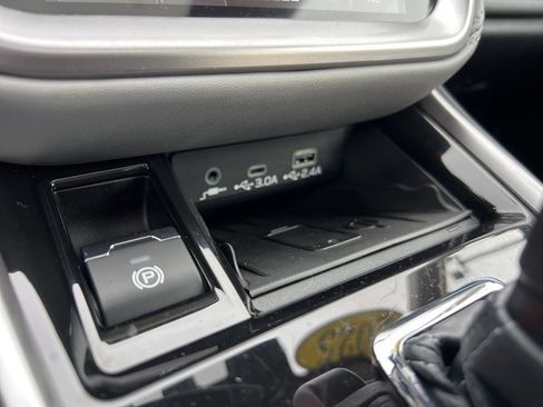 Used 2025 Subaru Outback Limited image 35