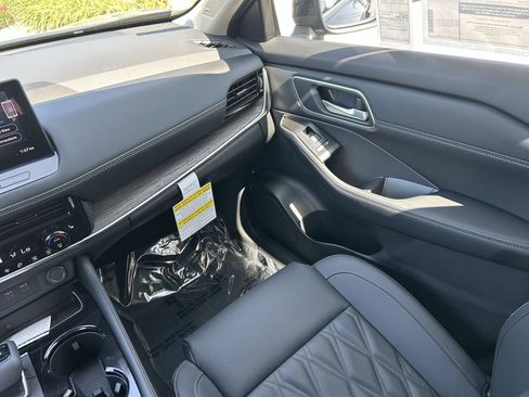 New 2026 Nissan Rogue Platinum AWD/4WD image 21