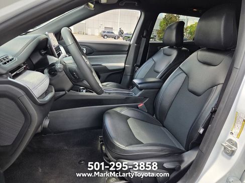 Used 2024 Jeep Compass Latitude AWD/4WD image 9