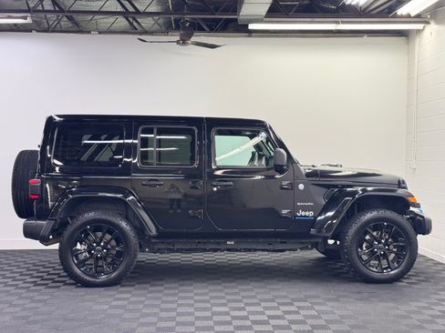 Used 2024 Jeep Wrangler Unlimited Sahara AWD/4WD image 4