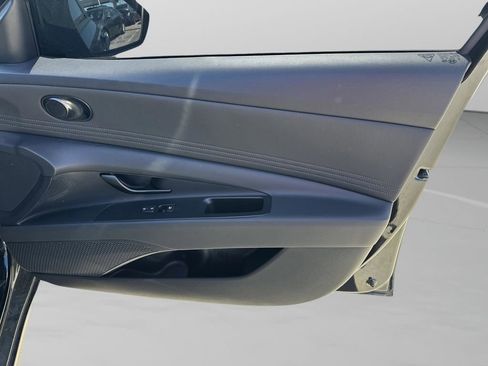 Used 2025 Hyundai Elantra Sport image 13