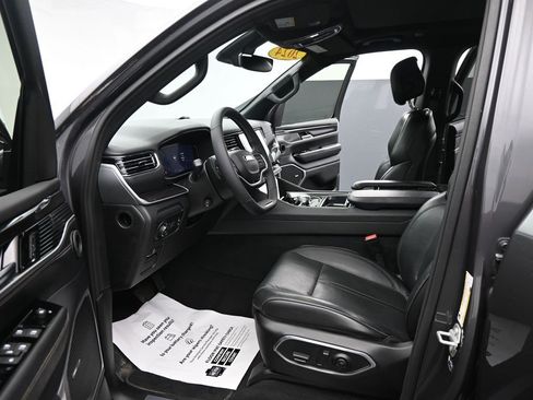 Used 2024 Jeep Wagoneer 4WD w/ Premium Group I image 10