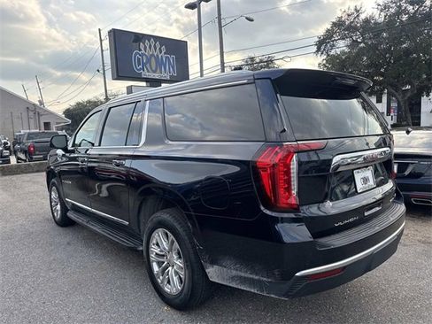 Used 2021 GMC Yukon XL SLT w/ SLT Premium Package image 9