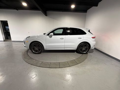 Used 2022 Porsche Cayenne image 10
