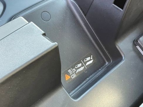 Used 2024 GMC Sierra 1500 AT4 w/ Technology Package image 19