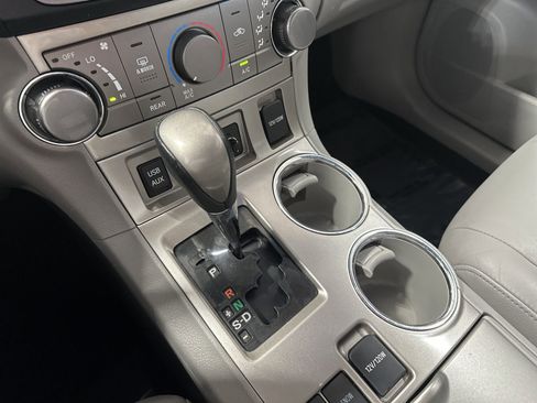 Used 2013 Toyota Highlander SE image 25