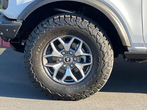 Used 2025 Ford Bronco Badlands image 29