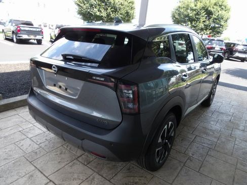 Used 2025 Nissan Kicks SV w/ SV Premium Package image 7