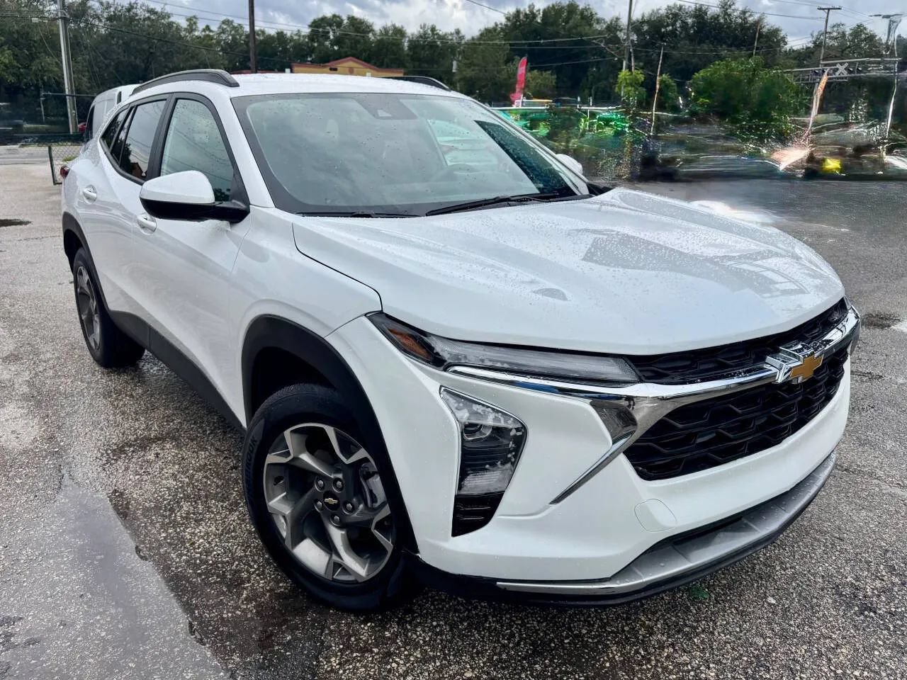 Used 2026 Chevrolet Trax LT FWD image 2