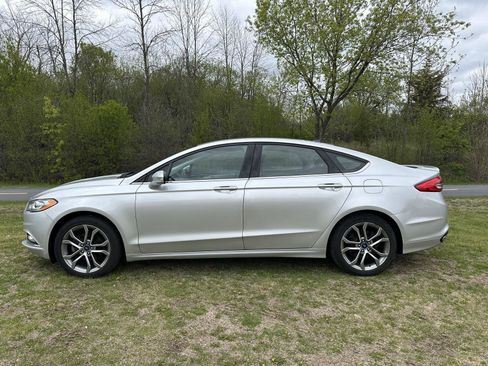 Used 2017 Ford Fusion SE AWD/4WD image 2
