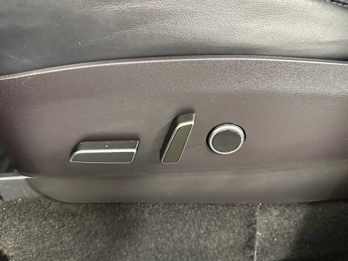 Used 2021 Tesla Model Y Long Range AWD/4WD image 20