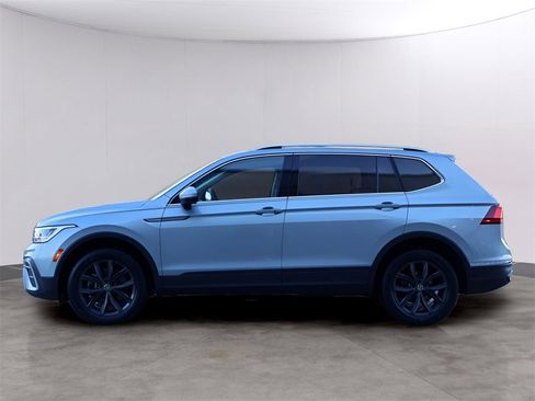 Used 2022 Volkswagen Tiguan SE w/ Panoramic Sunroof Package image 4