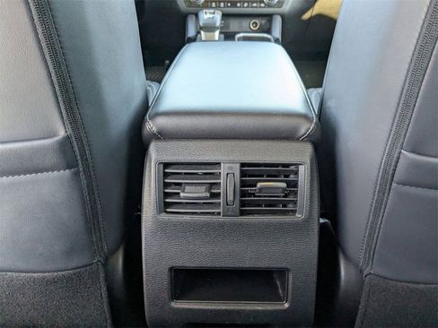 Used 2025 Mitsubishi Outlander SE image 31