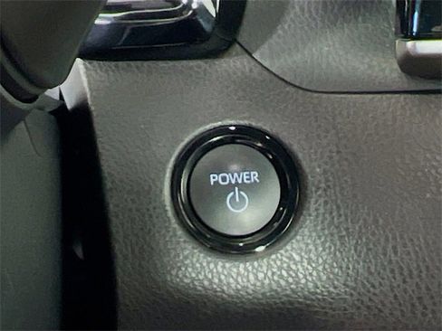 Used 2025 Toyota Camry SE image 18